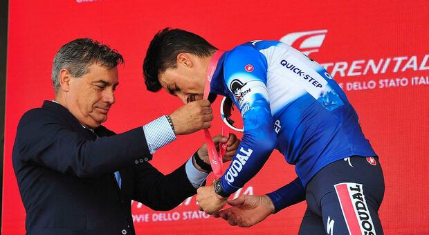 Tappa spettacolare al Giro d'Italia nelle Marche, trionfo per Fano