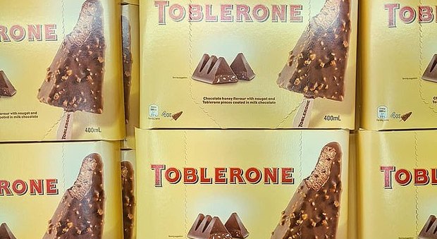 Il gelato al torrone Toblerone sbanca sul mercato e diventa una mania