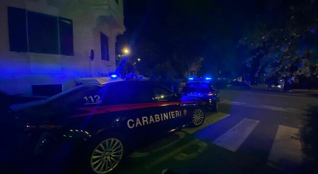 Ancona, aggressione choc in via Filzi: 54enne pestato da un gruppo di ragazzini dopo essere stato colpito da un pugno