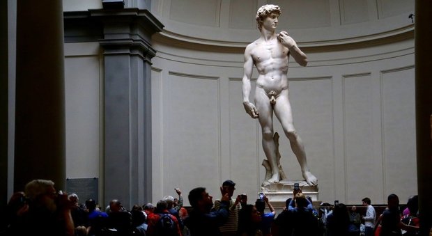 «Il David di Michelangelo è osceno»: concorso in Russia per vestire la scultura