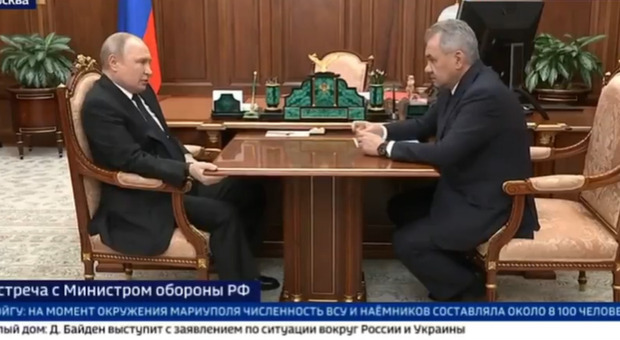 Putin e Shoigu, da Kiev sospetti sul video che annuncia la presa di Mariupol