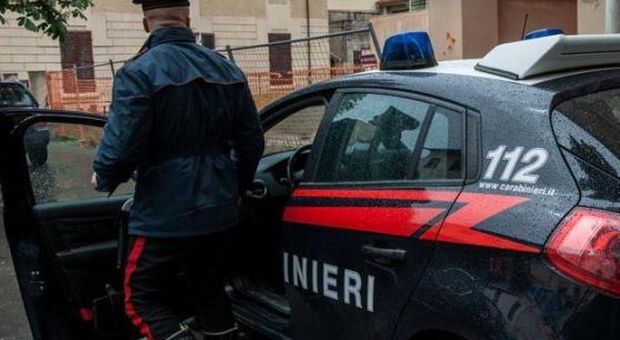 Rapine con falsi distintivi carabinieri: denunciato anche un minorenne