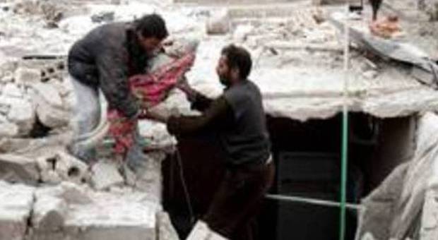 Foto d'archivio di un bombardamento lealista in Siria