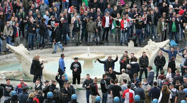 Ultrà Feyenoord, allertati gli alberghi: si teme l'arrivo nonostante il divieto