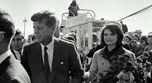 John e Jacqueline Kennedy all'arrivo a Dallas il 22 novembre 1963