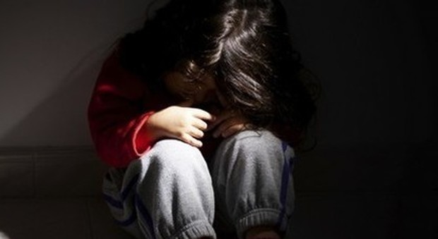 Stuprò le sorellastre minorenni, giovane assolto: l'assurda legge che lo consente