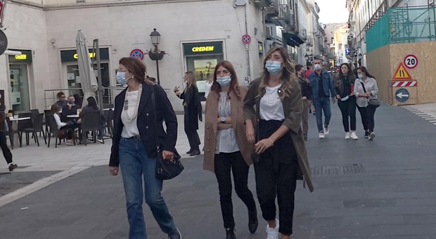 Covid a Caserta, multe da 400 euro: in strada senza mascherina