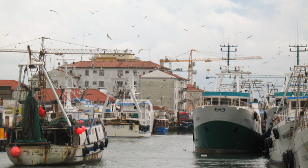Sequestrati due pescherecci italiani in Egitto: a bordo ci sono 14 persone