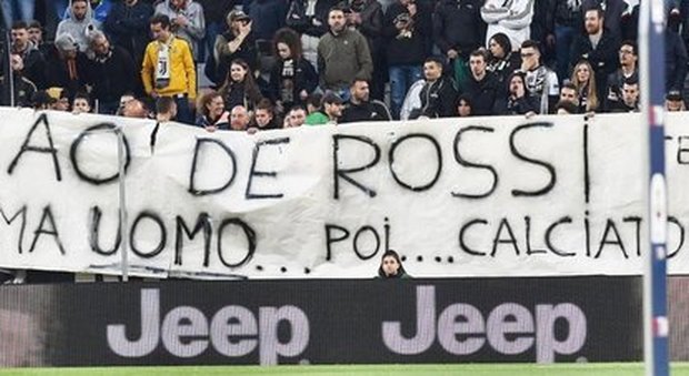 Juve, la curva omaggia De Rossi: «Prima uomo, poi calciatore»