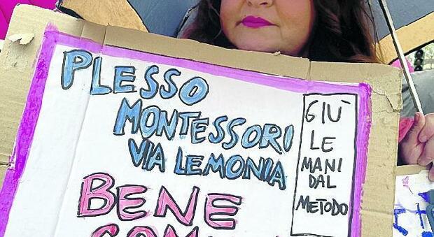 Appio Claudio, la protesta delle mamme della primaria "Guidi": «No alla classe in più». Rivolta alla Montessori