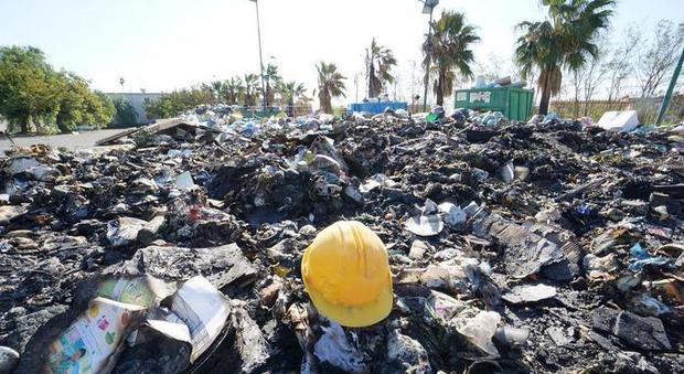 Traffico di rifiuti e roghi tossici, blitz nel Lazio: 57 indagati, 25 tir sequestrati