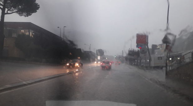 Perugia: tombini ko, strade e scantinati allagati con 20 millimetri di pioggia