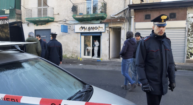 Napoli, la camorra torna a sparare: uomo freddato in una sala giochi