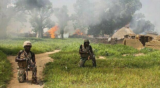 Nigeria, esercito respinge attacco di Boko Haram: uccisi dieci membri del gruppo