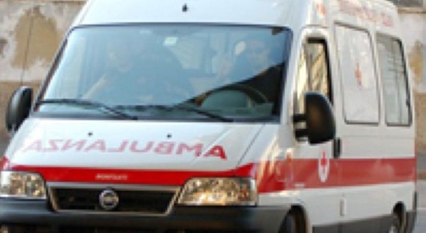 Pesaro, scontro frontale tra auto: un uomo e una donna all'ospedale