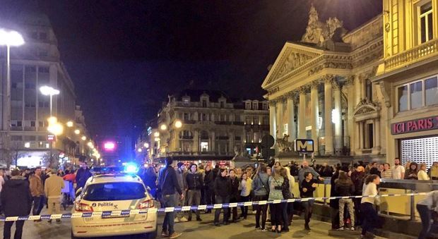 Bruxelles, evacuata sala concerti: allarme bomba, folla in strada