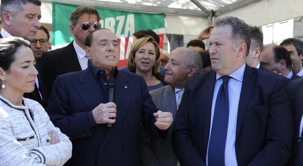 Berlusconi, affondo anti-5Stelle e apre al Pd. Strappo con la lega