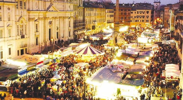 Roma, sequestrati banchi del mercatino di Natale a piazza Navona: «Gravi rischi per lavoratori e visitatori»