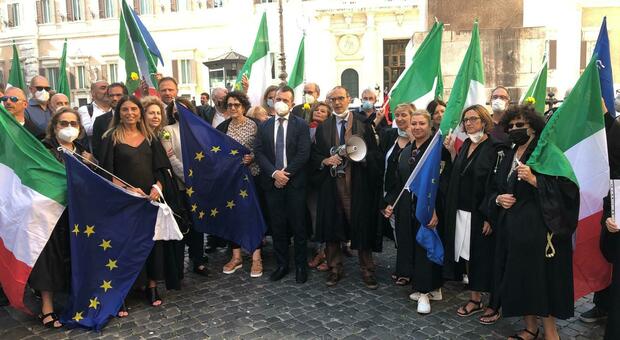“Senza tutela e diritti”; i magistrati onorari “precari" manifestano davanti Montecitorio