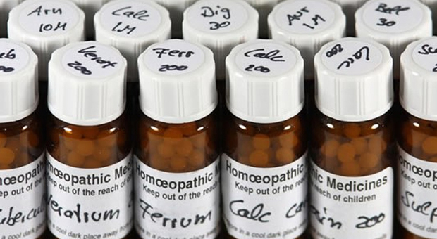 "I farmaci omeopatici non funzionano": ora è obbligatorio scriverlo sulle etichette