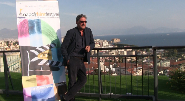 Castellitto chiude il Napoli Film Festival: «Fortunato ad avere in casa una scrittrice di emozioni»