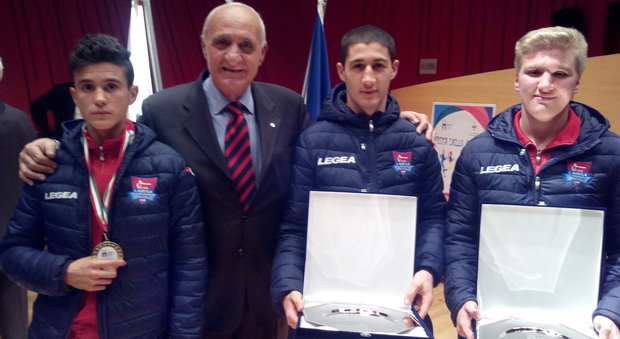 Giovani premiati dal Presidente regionale Coni Abruzzo, Enzo Impastaro