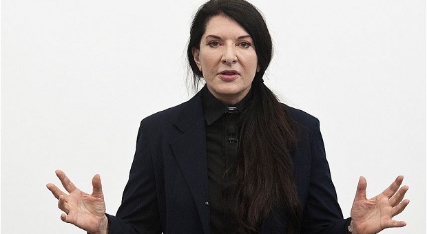 Marina Abramovic choc: "Ho abortito 3 volte per lavoro, i figli uccidono l'arte"