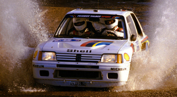 Ari Vatanen alla guida della Peugeot 205 T16 vincitore del RAC nel 1984