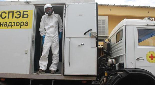 Allarme Ebola, possibile caso a Barcellona. Primo decesso fuori dalla città di Lagos