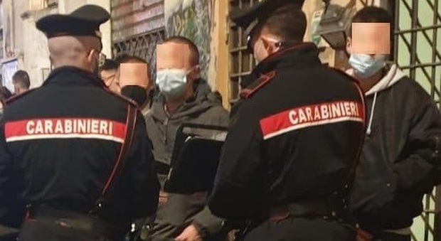 Roma, allarme assembramenti: chiuso bar cinese e fermate 47 persone al Parco degli Acquedotti