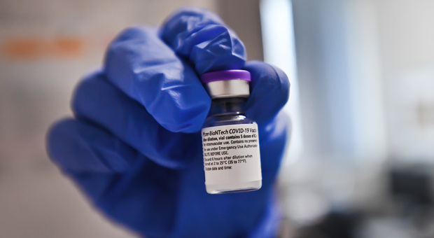 Covid, esenzioni 'facili' con finte patologie per non fare il vaccino: aperta un'inchiesta