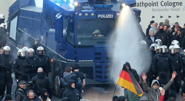 Colonia, città blindata dopo le violenze contro le donne: oggi due cortei