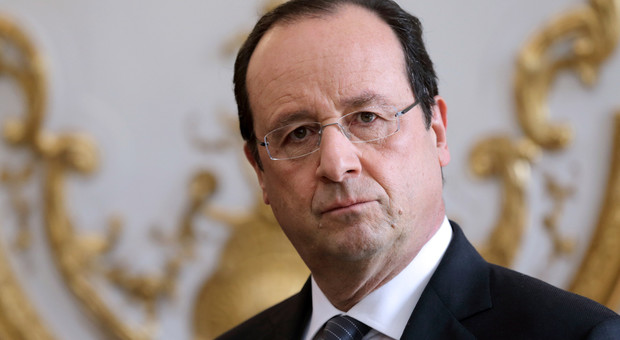 Hollande paga il barbiere diecimila euro al mese