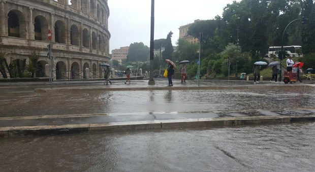 «Roma sommersa dall'acqua». Esposto del Codacons alla Procura