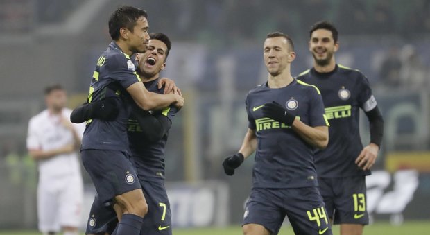 L'Inter si allena sotto gli occhi di Steven Zhang
