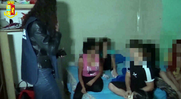 Ragazze dell'Est schiavizzate e costrette a prostituirsi, nove arresti: tra le vittime anche una disabile