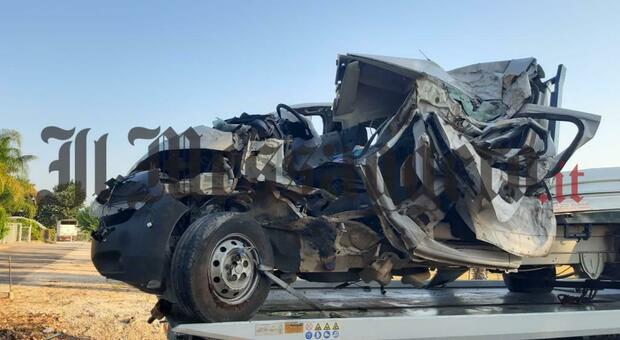 Incidente a Pontinia, furgone contro un albero: un morto e un ferito grave