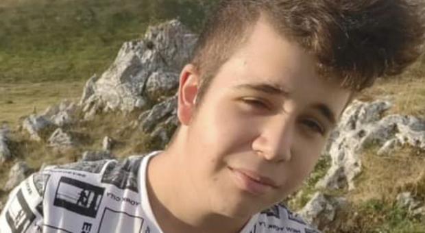 Malore a casa, ragazzo muore a 19 anni: chiesta l’autopsia