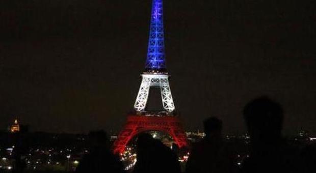 Parigi, allarme bomba: chiusa la Torre Eiffel