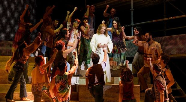 Una scena del musical Jesus Christ Superstar