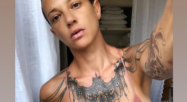 Asia Argento, sexy foto su Instagram. Fan scatenati: «Sei irriconoscibile»