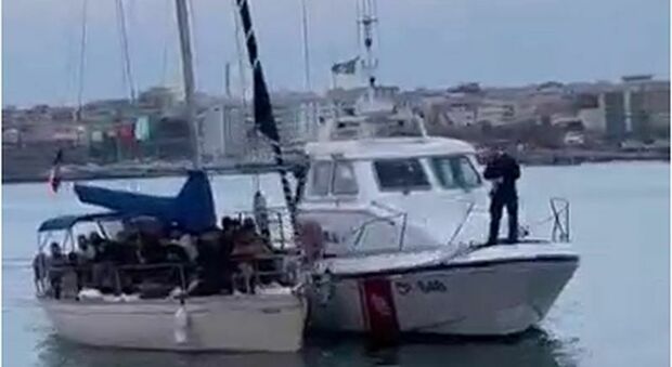 Taranto, fermati quattro scafisti in tre mesi: uno è minorenne