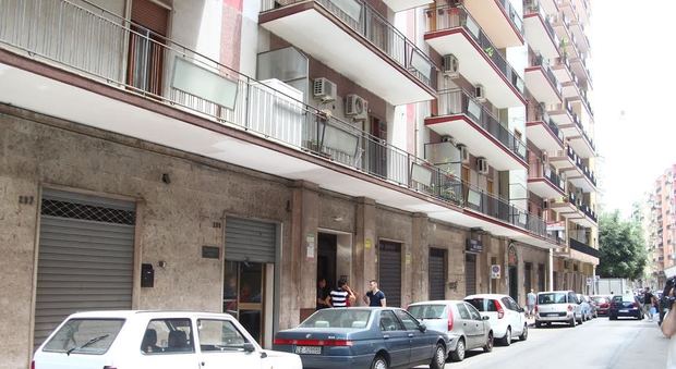 Shock a Taranto: donna vola dall'ottavo piano mentre lava i vetri