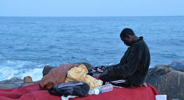 Migranti, tragedia nel mare della Sardegna Cadavere ripescato, dieci dispersi
