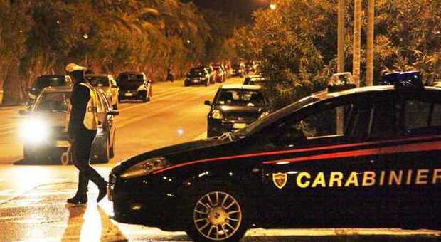 Tenta furto su un'auto Ragazza sputa sangue ai poliziotti a San Benedetto