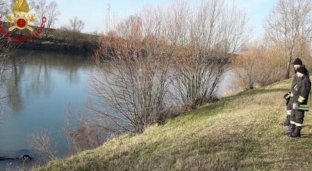 Auto finisce nel fiume Adige, morto un ragazzo: tragedia nel padovano