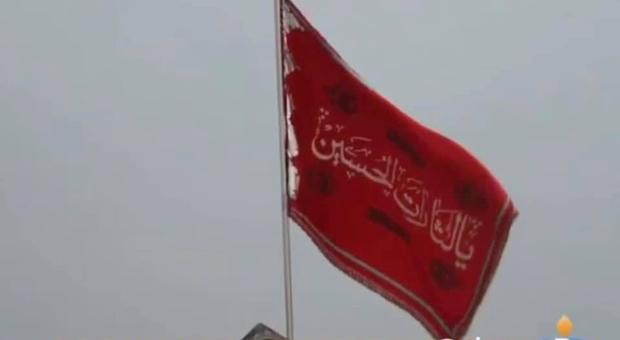 Iran, issata la bandiera rossa a Qom. «È il segno che precede la battaglia»