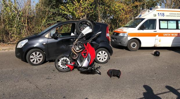 Civita Castellana, scontro auto-moto: grave l'uomo alla guida della due ruote