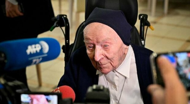 La Nonnina d'Europa, suor Andrè, 117 anni è guarita dal Covid: «Ora potrò gustare il mio dolce preferito»