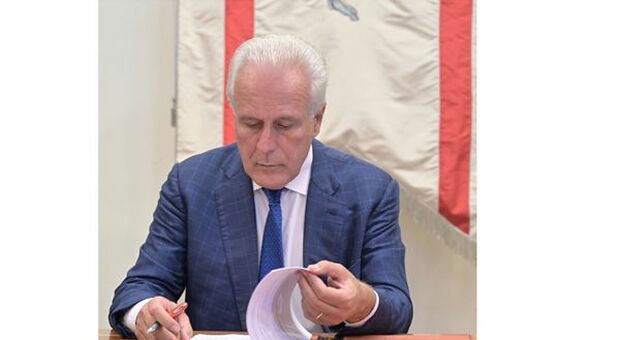 Toscana, Giani firma il via libera per il rigassificatore di Piombino